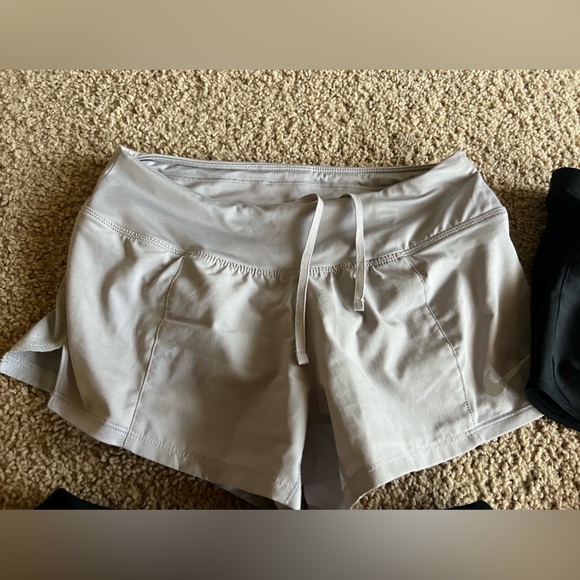 Lot of 8 pairs Nike Dri Fit shorts. I also threw in 3 Nike Dri fit tank tops XS - Picture 6 of 10